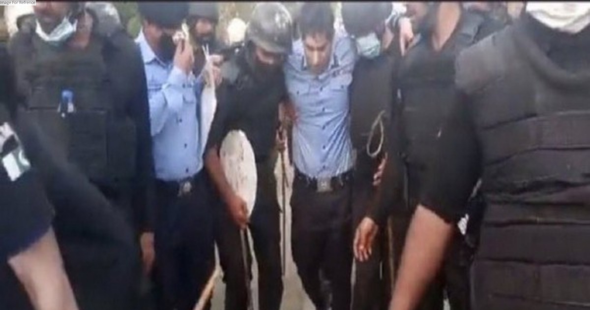 Islamabad DIG injured in clashes outside Imran Khan residence